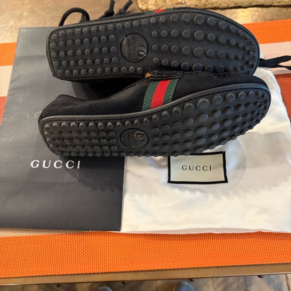 Gucci Women’s/ Unisex Black Suede Loafers with Green and Red Stripe - Picture 4 of 12